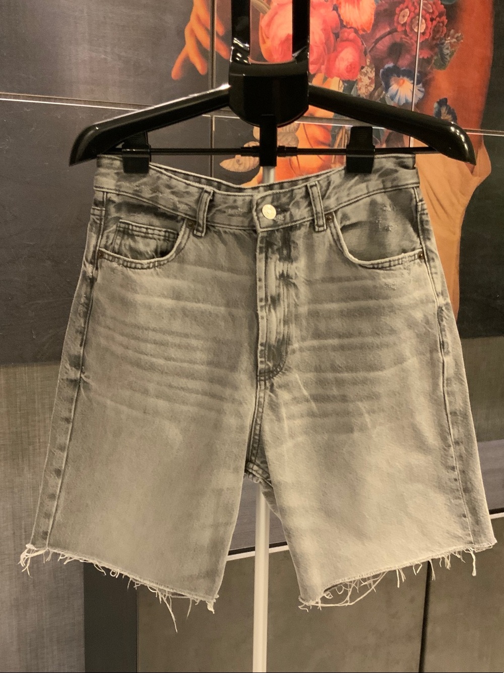 Zara Light Gray Raw-Hem Distressed Denim Shorts 8